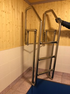 Поручни и лестницы для бассейнов от Эксперт Сталь
